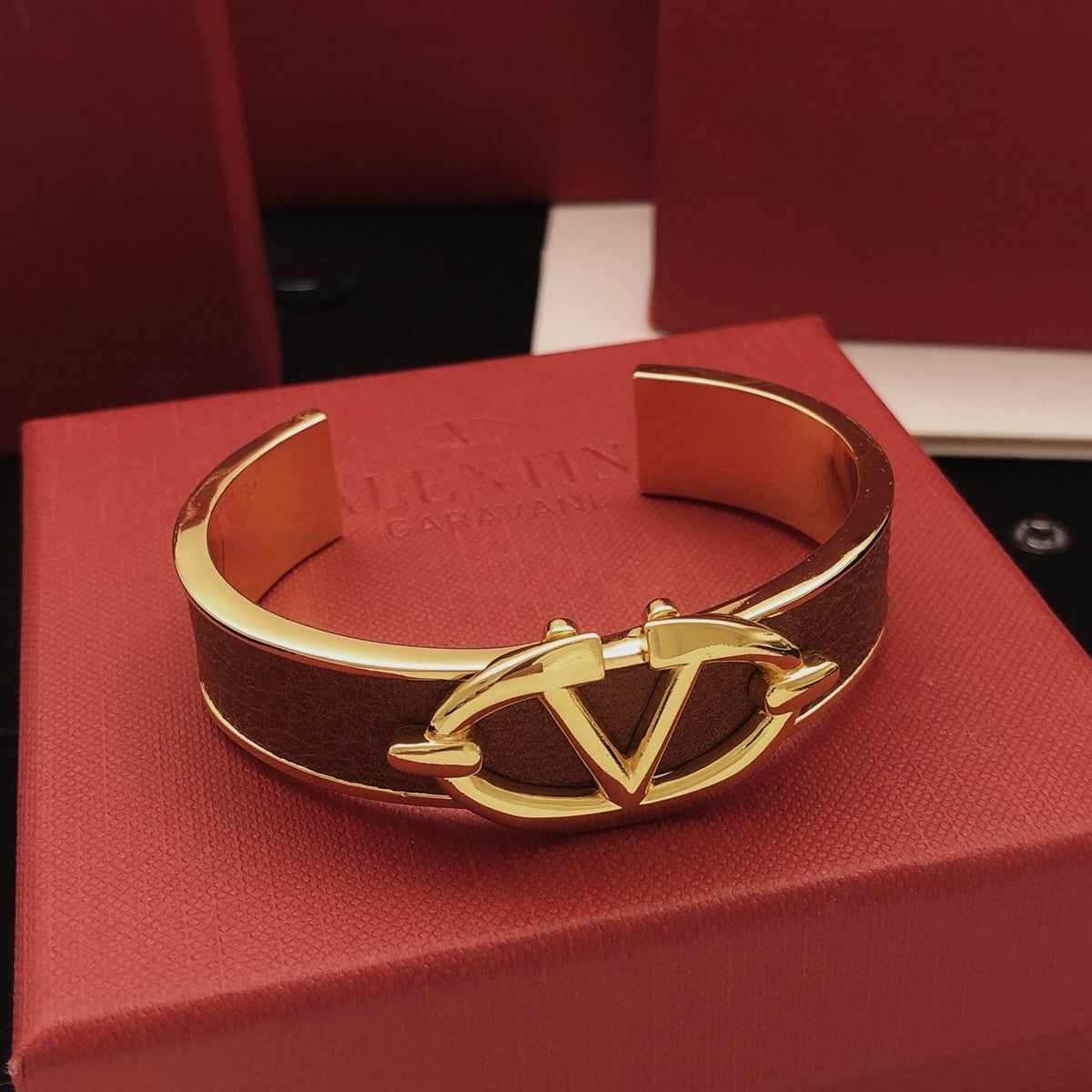 Martin Graham cuff bracelet in polished metal-tone – detail view