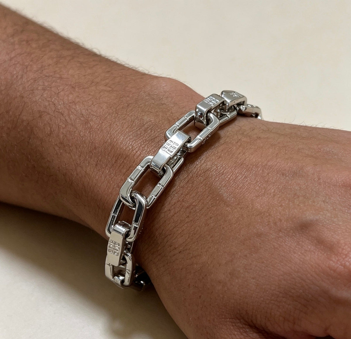 Martin Graham bracelet in polished metal-tone – detail view