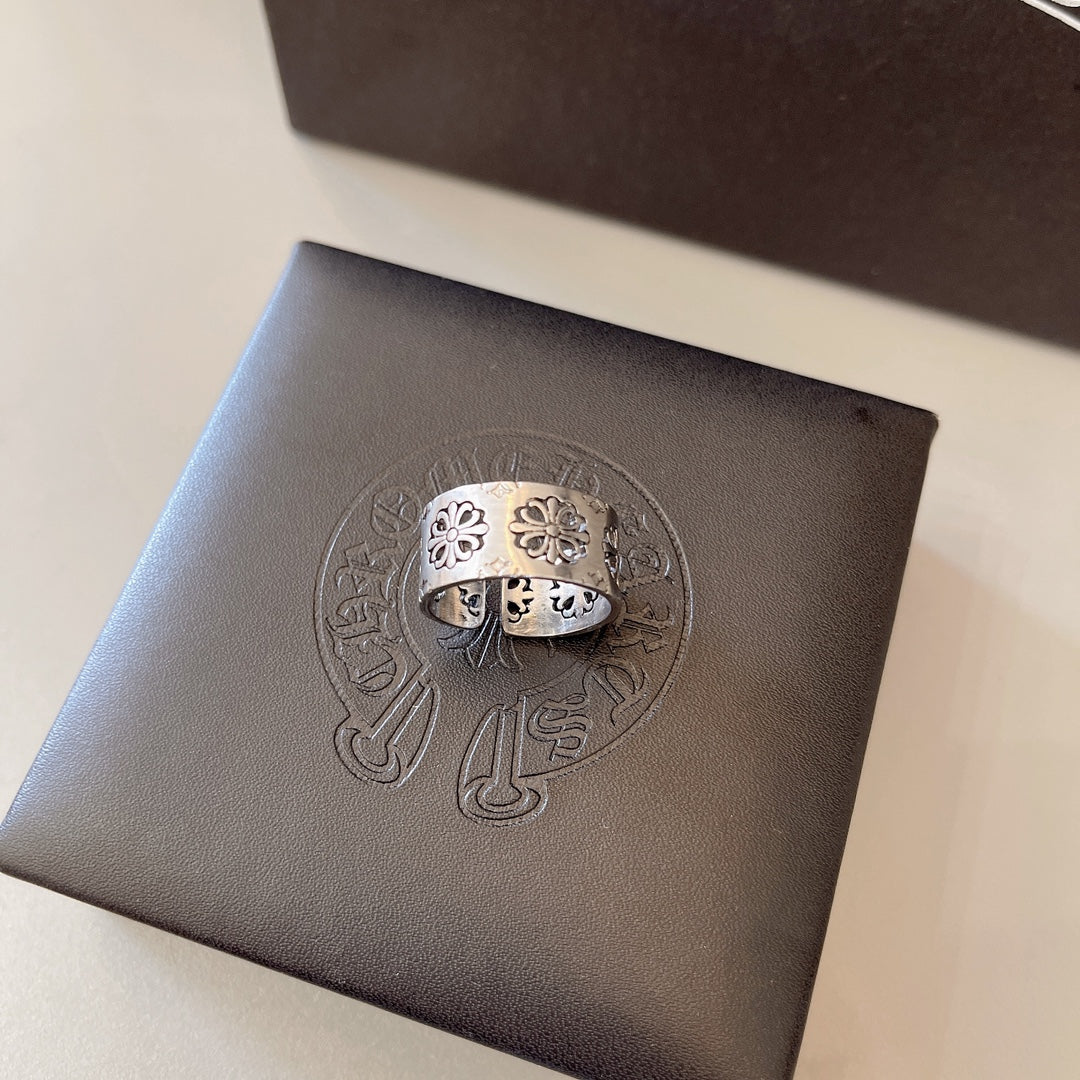 Martin Graham ring in polished metal-tone – detail view