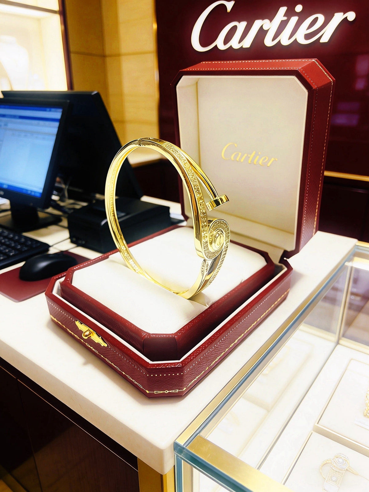 Martin Graham bracelet in polished metal-tone – detail view