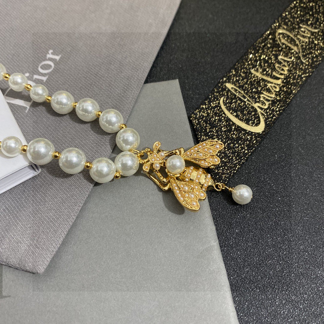 Martin Graham pendant necklace in polished metal-tone – detail view