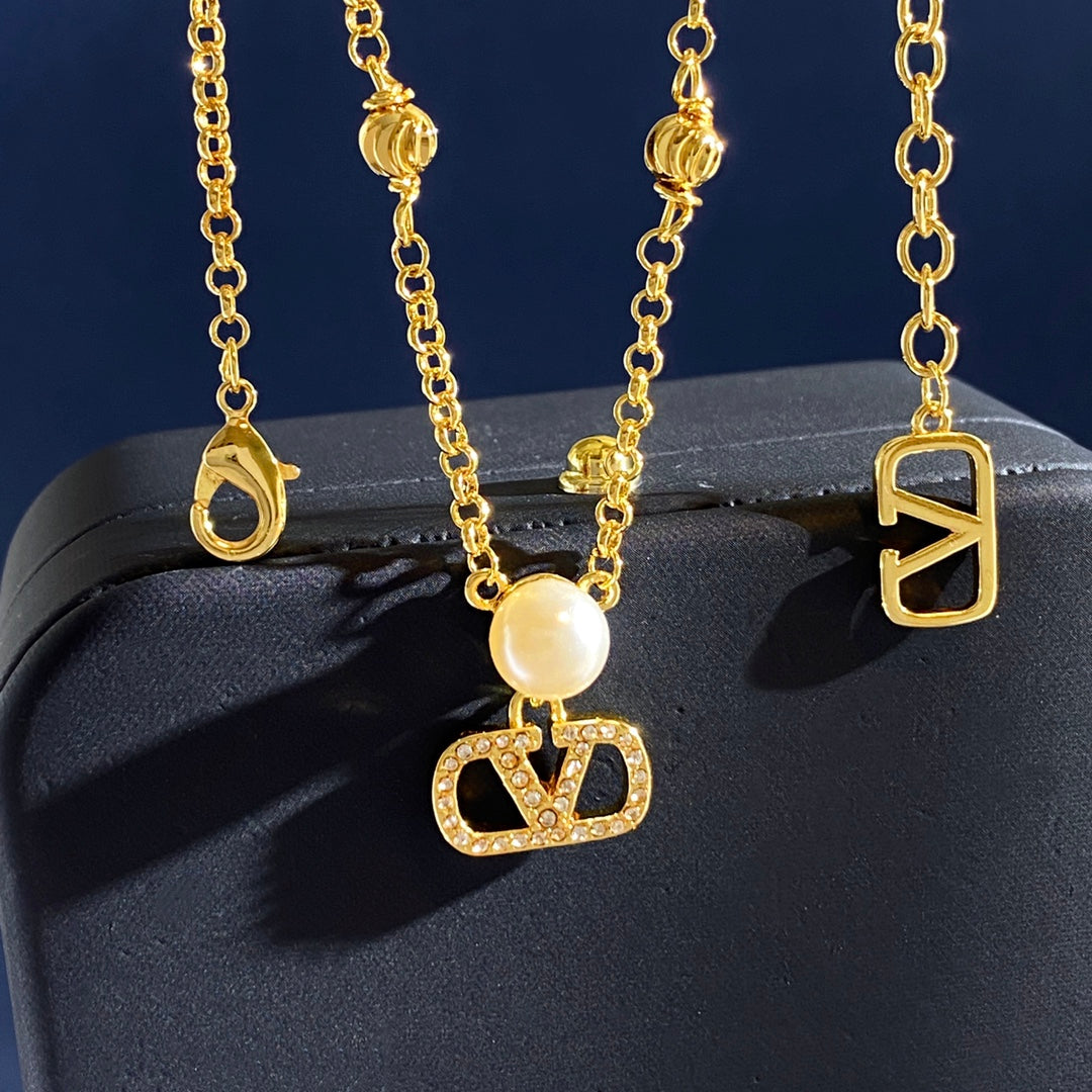 Martin Graham jewelry accessory in polished metal-tone – detail view