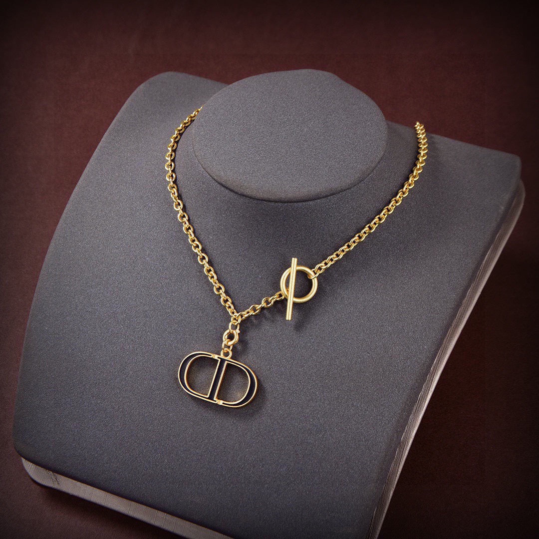Martin Graham pendant necklace in polished metal-tone – detail view