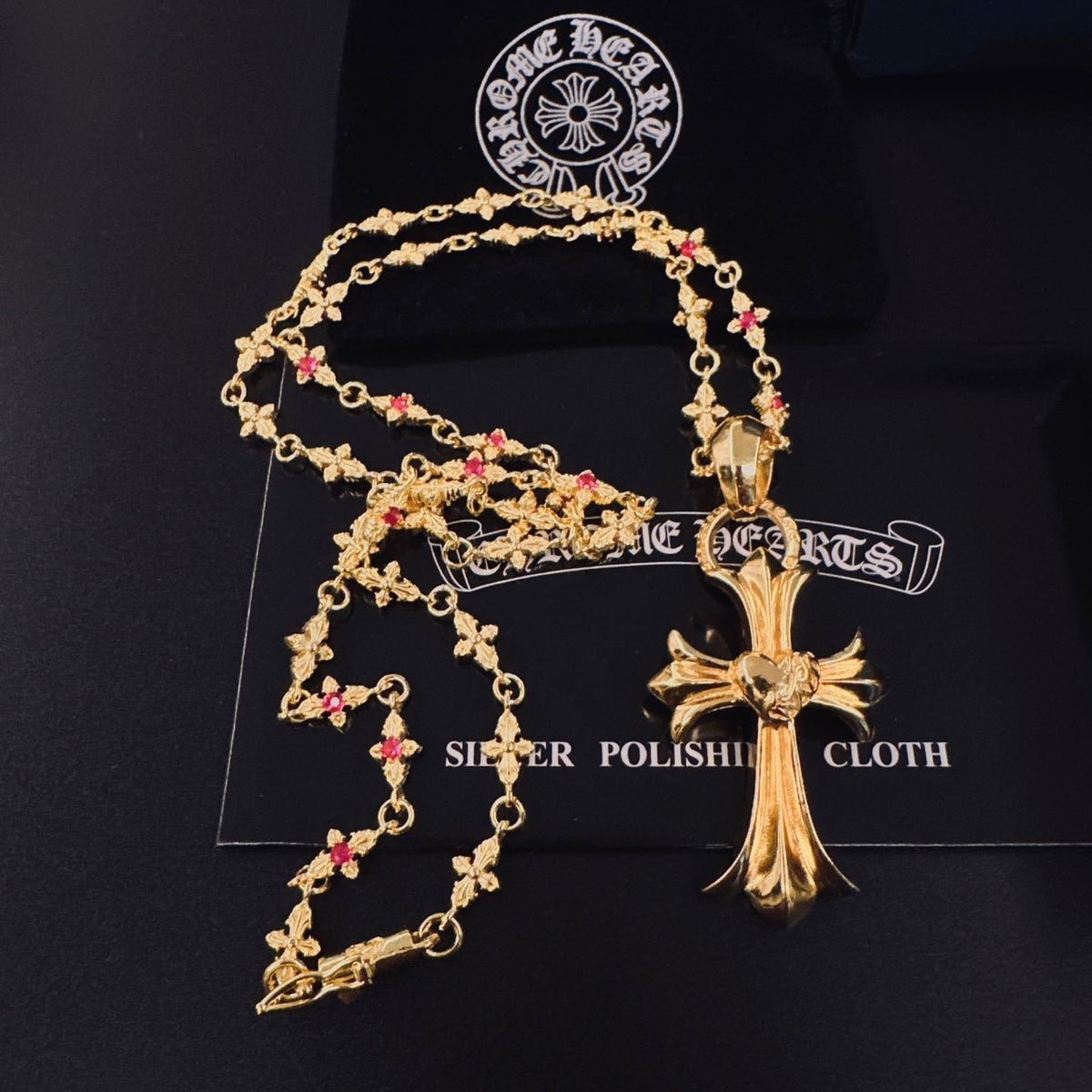 Martin Graham pendant necklace in polished metal-tone – detail view