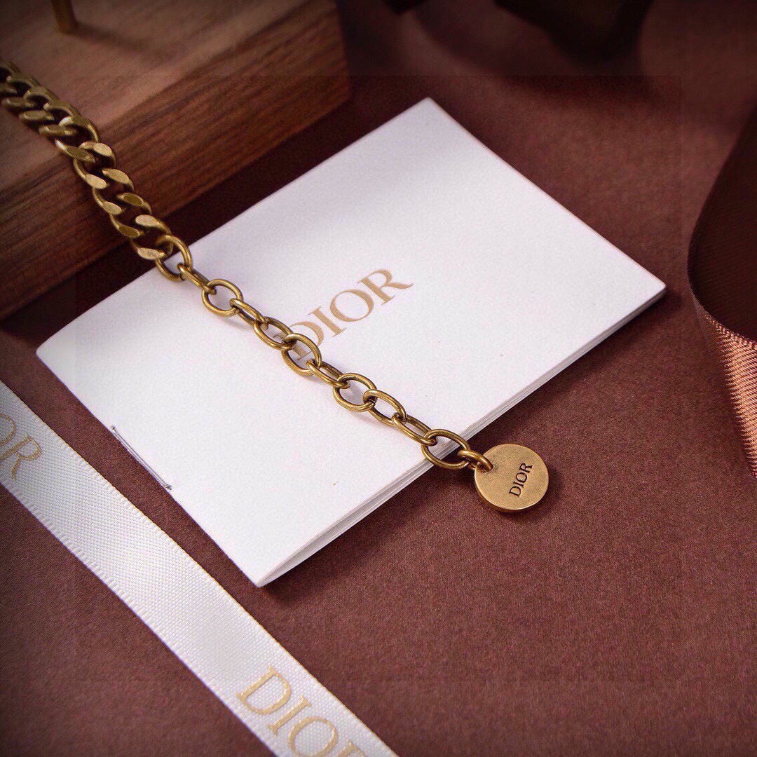 Martin Graham pendant necklace in polished metal-tone – detail view