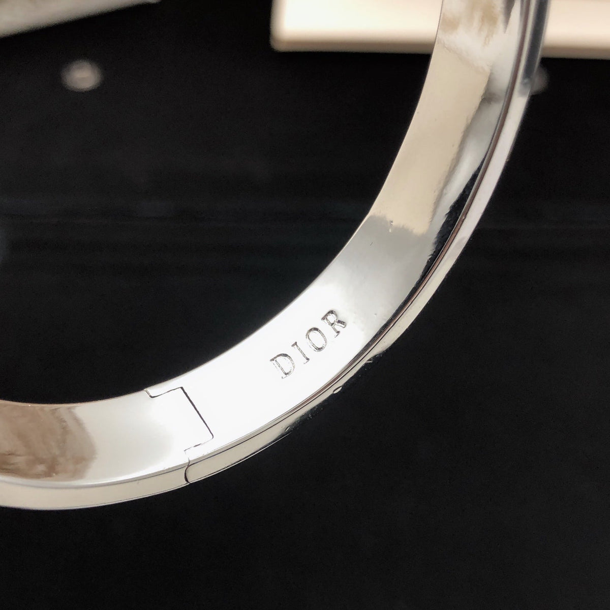 Martin Graham bracelet in polished metal-tone – detail view