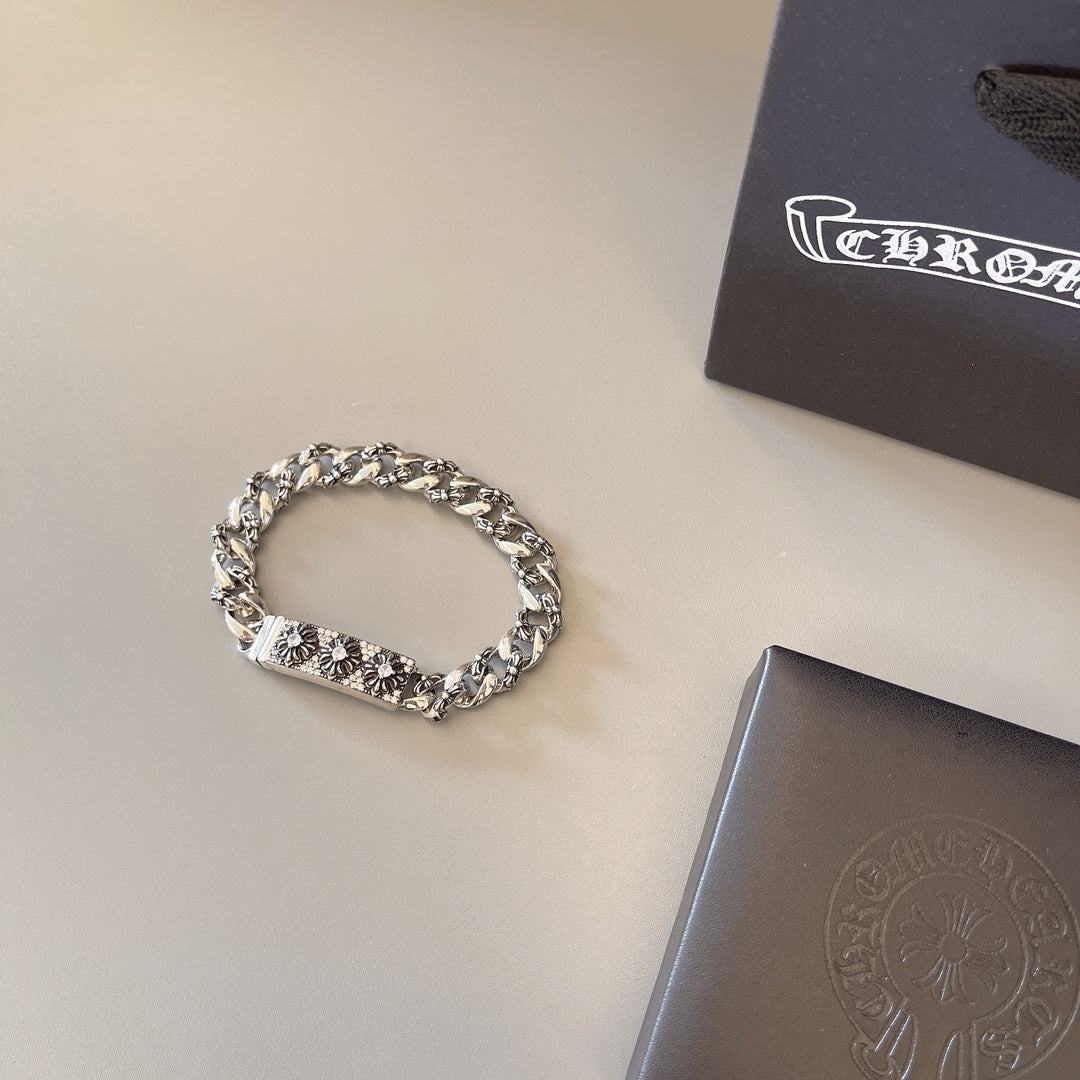 Martin Graham bracelet in polished metal-tone – detail view