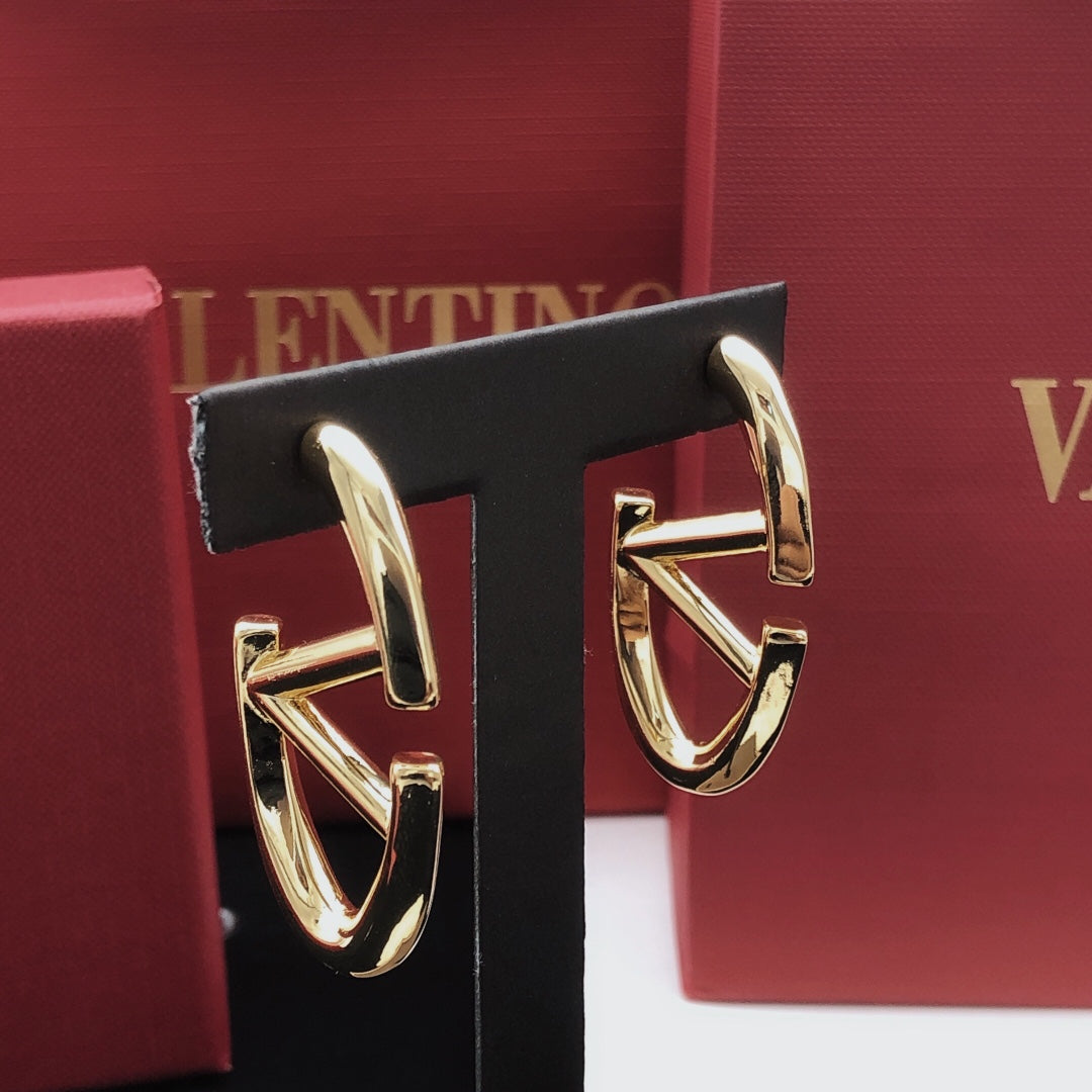 Martin Graham drop earrings in polished metal-tone – detail view