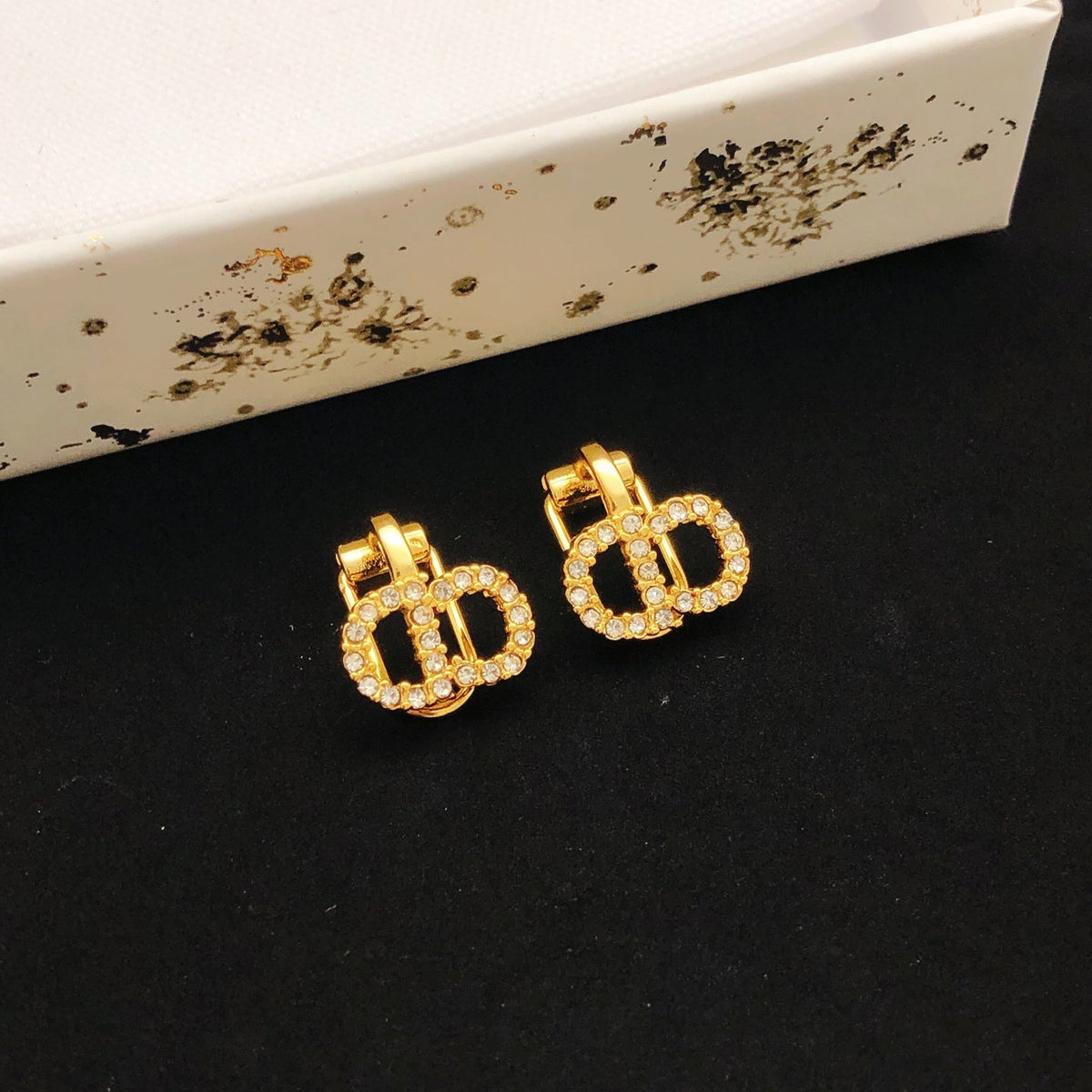 Martin Graham jewelry accessory in polished metal-tone – detail view