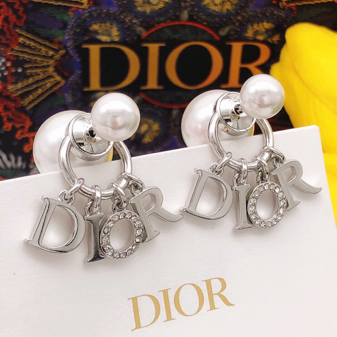 Martin Graham earrings in polished metal-tone – detail view
