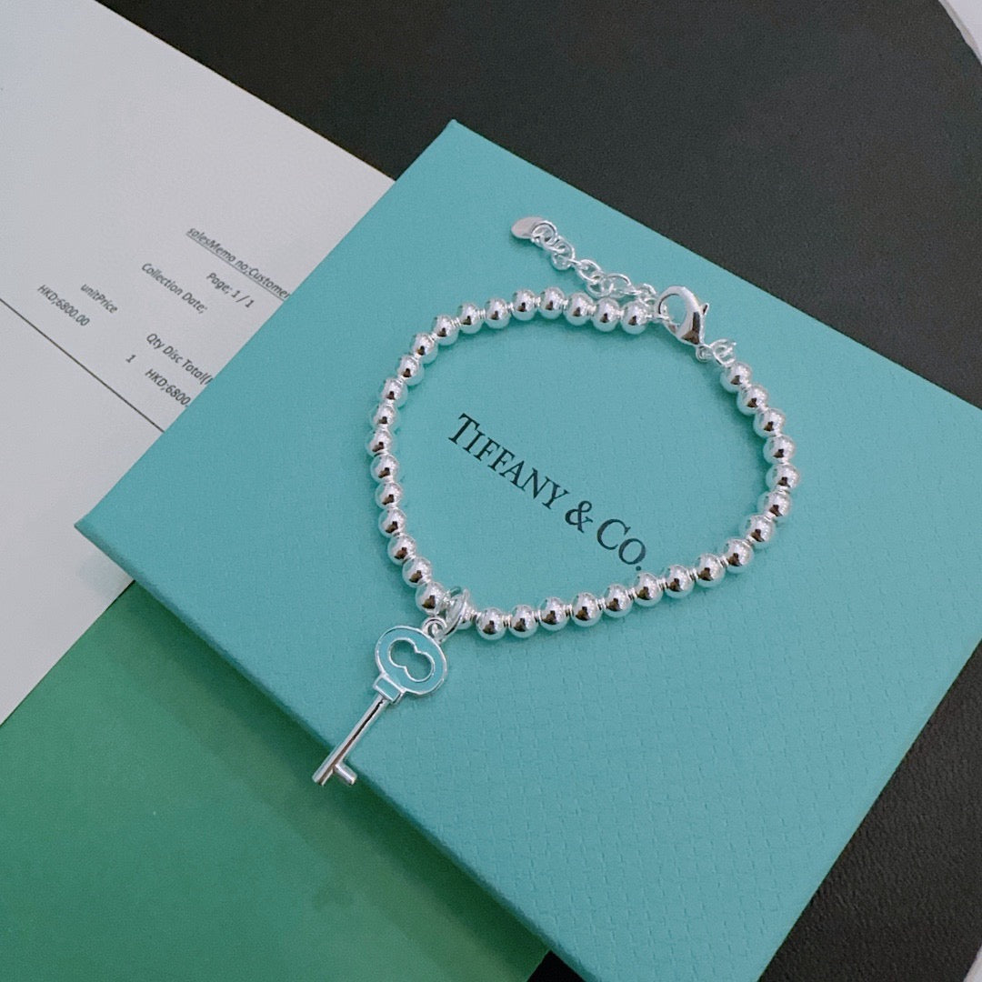 Martin Graham bracelet in polished metal-tone – detail view