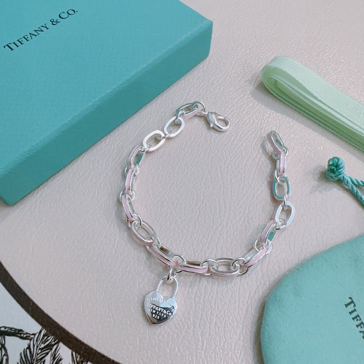 Martin Graham bracelet in polished metal-tone – detail view