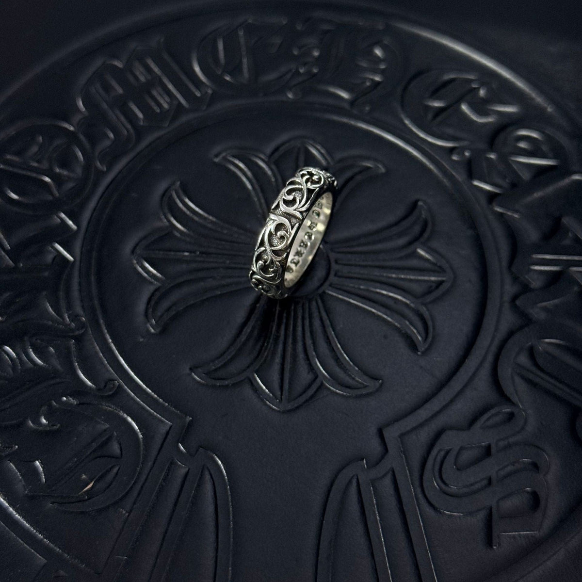 Martin Graham ring in polished metal-tone – detail view