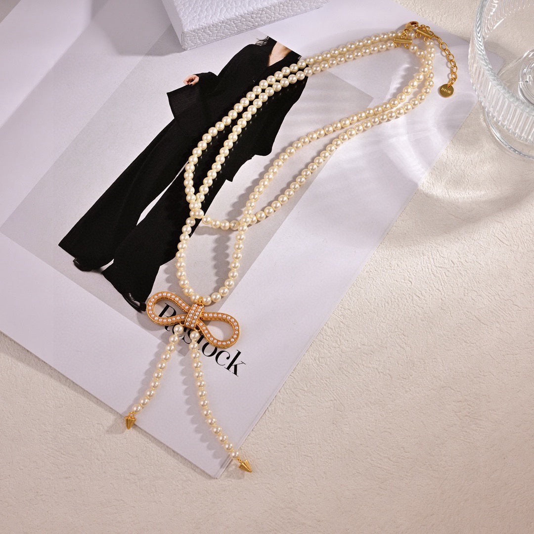 Martin Graham pendant necklace in polished metal-tone – detail view