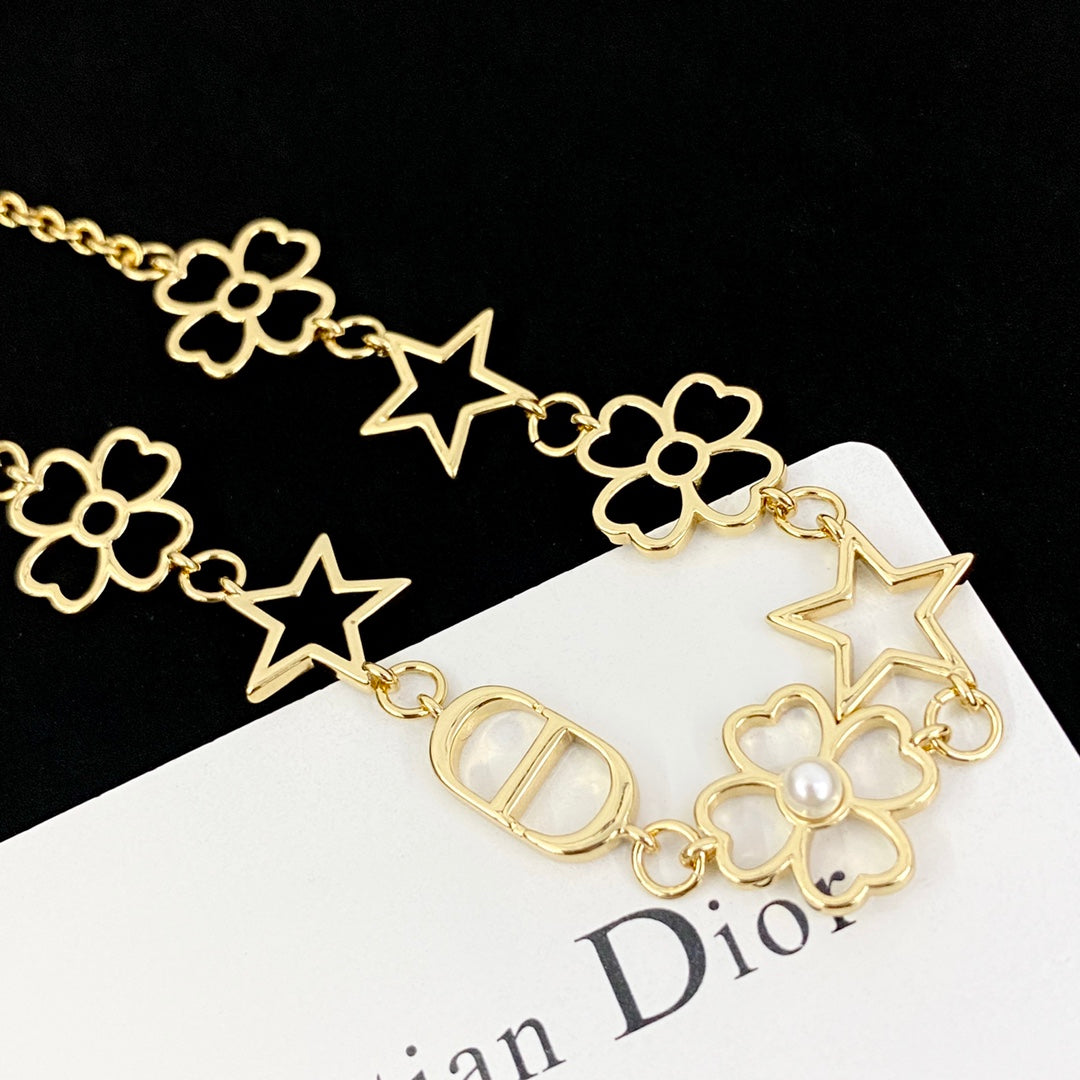 Martin Graham pendant necklace in polished metal-tone – detail view