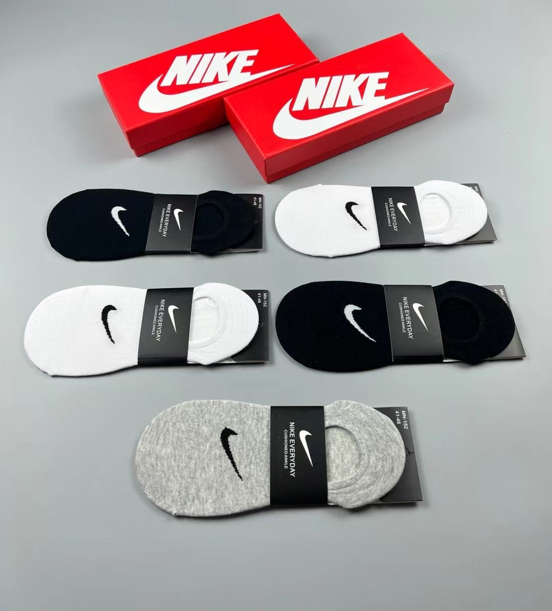 Nike Cotton Visible Logo, Stripe Or Motif Details No-Show Socks