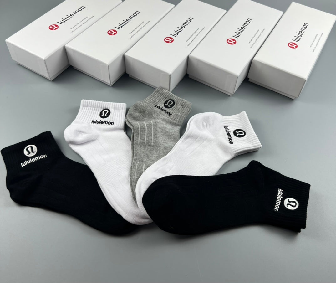 Lululemon Cotton Simple Circular Emblems Ankle Socks