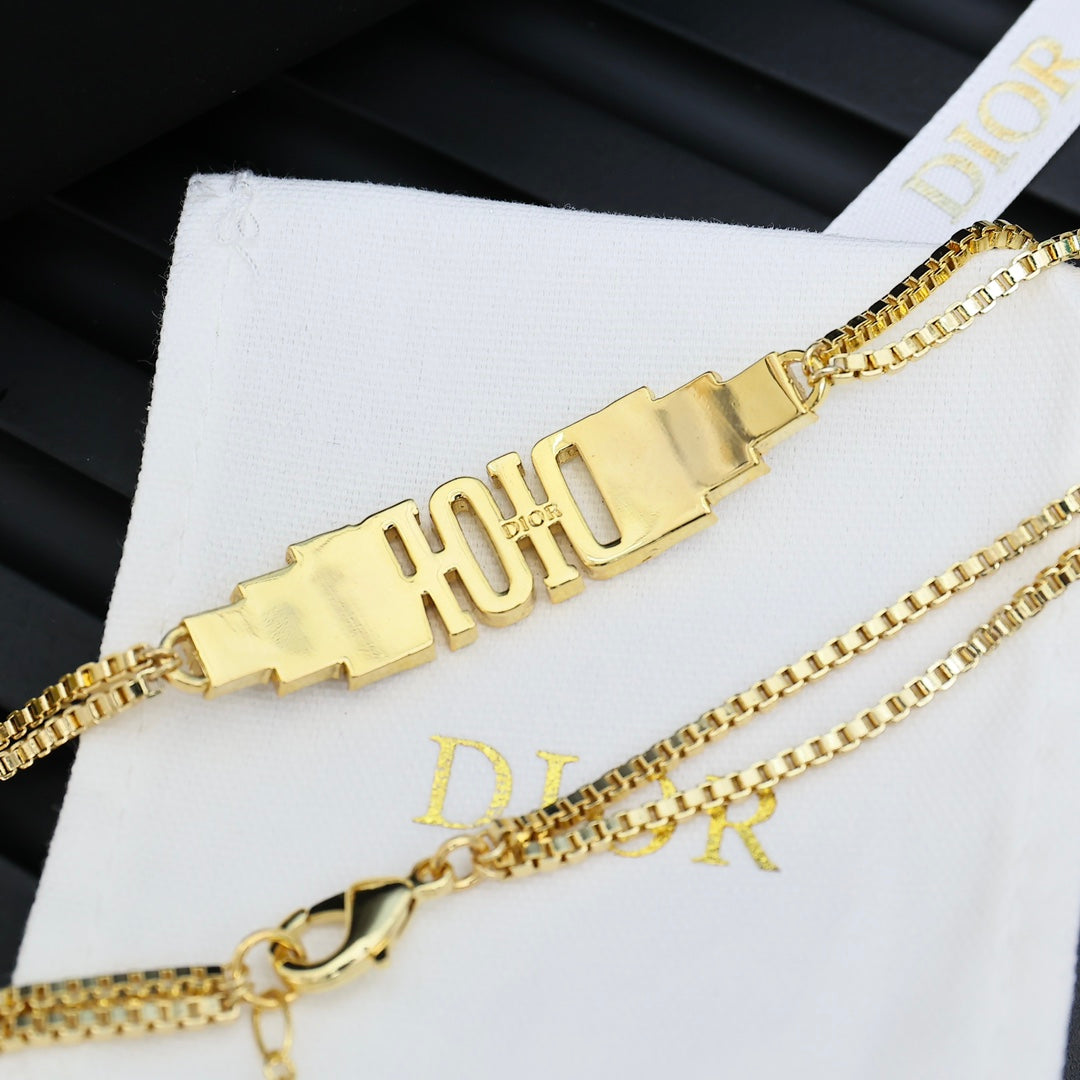 Martin Graham pendant necklace in polished metal-tone – detail view