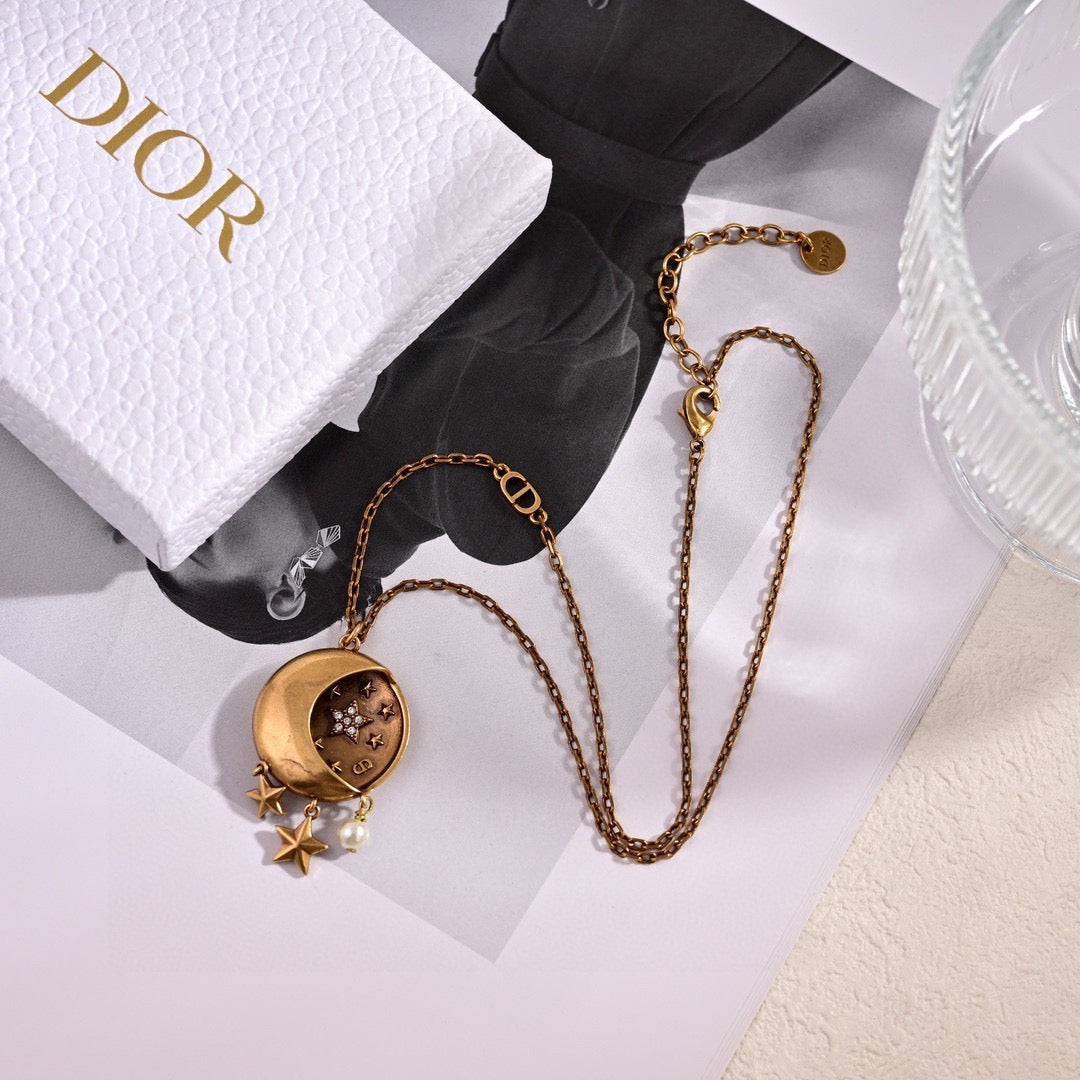 Martin Graham pendant necklace in polished metal-tone – detail view