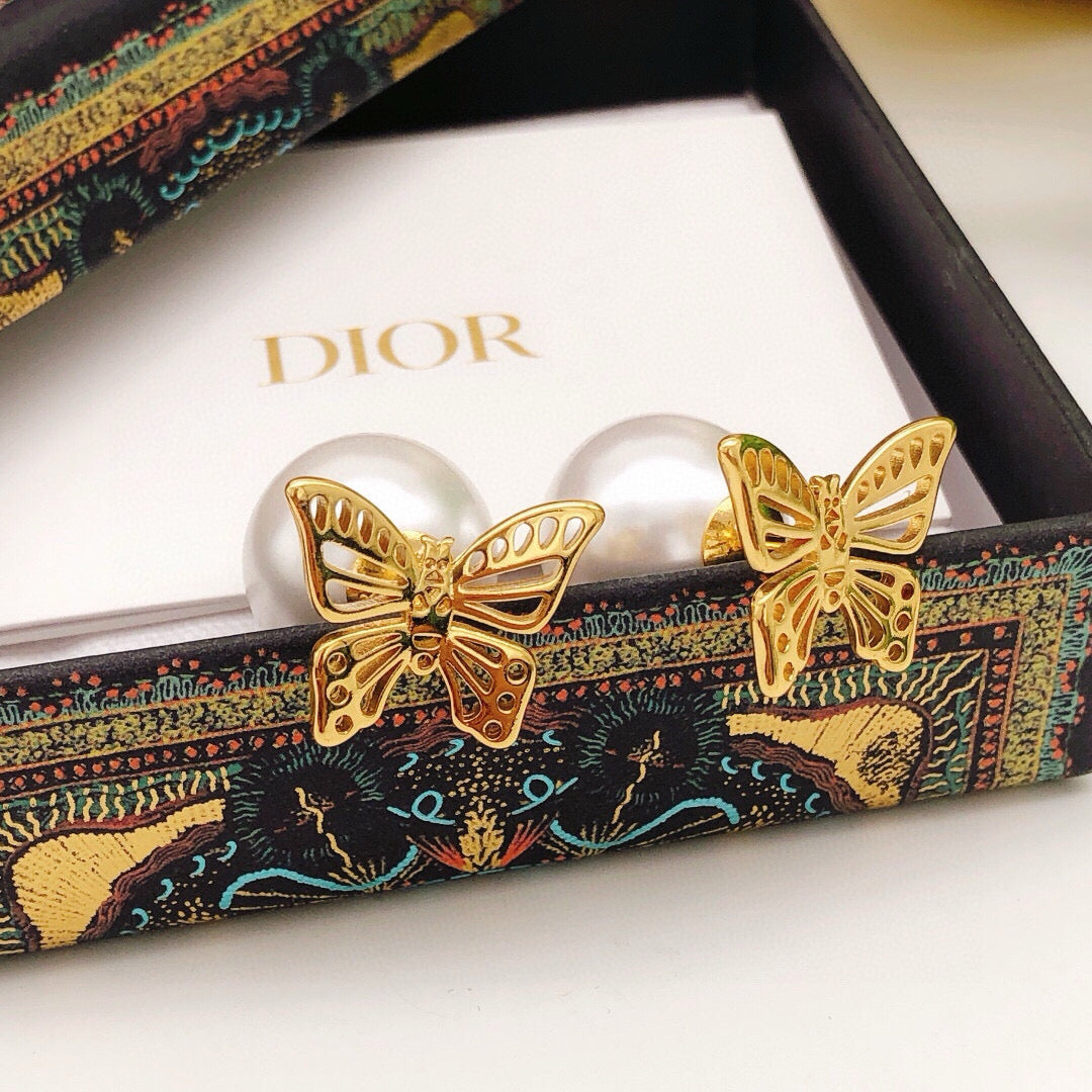 Martin Graham stud earrings in polished metal-tone – detail view