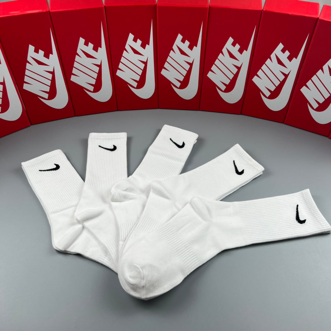 Nike Classic Swoosh Crew Socks