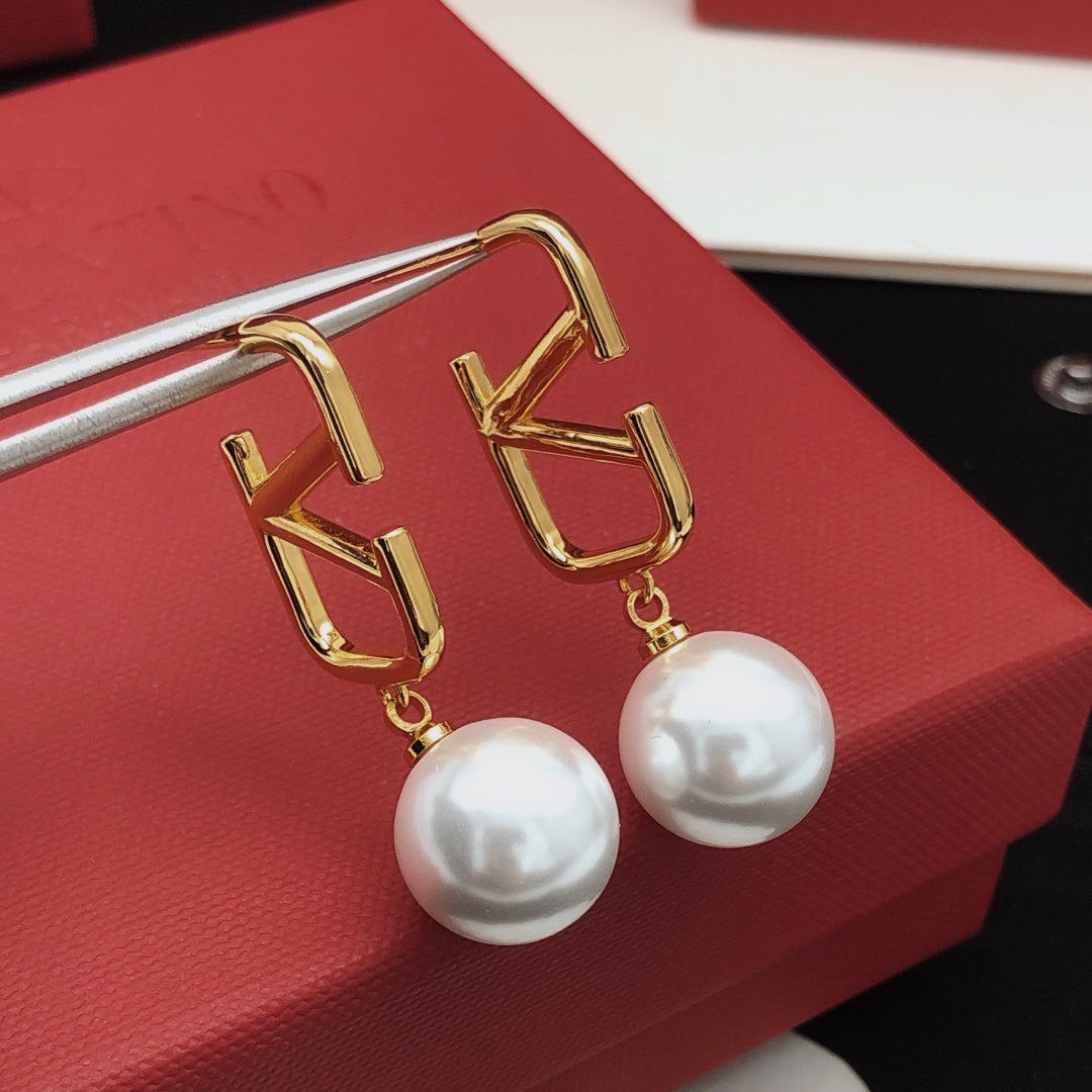 Martin Graham stud earrings in polished metal-tone – detail view
