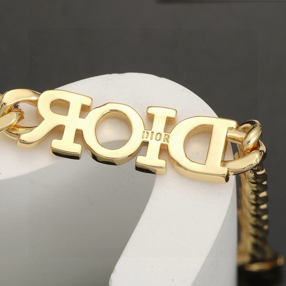 Martin Graham pendant necklace in polished metal-tone – detail view