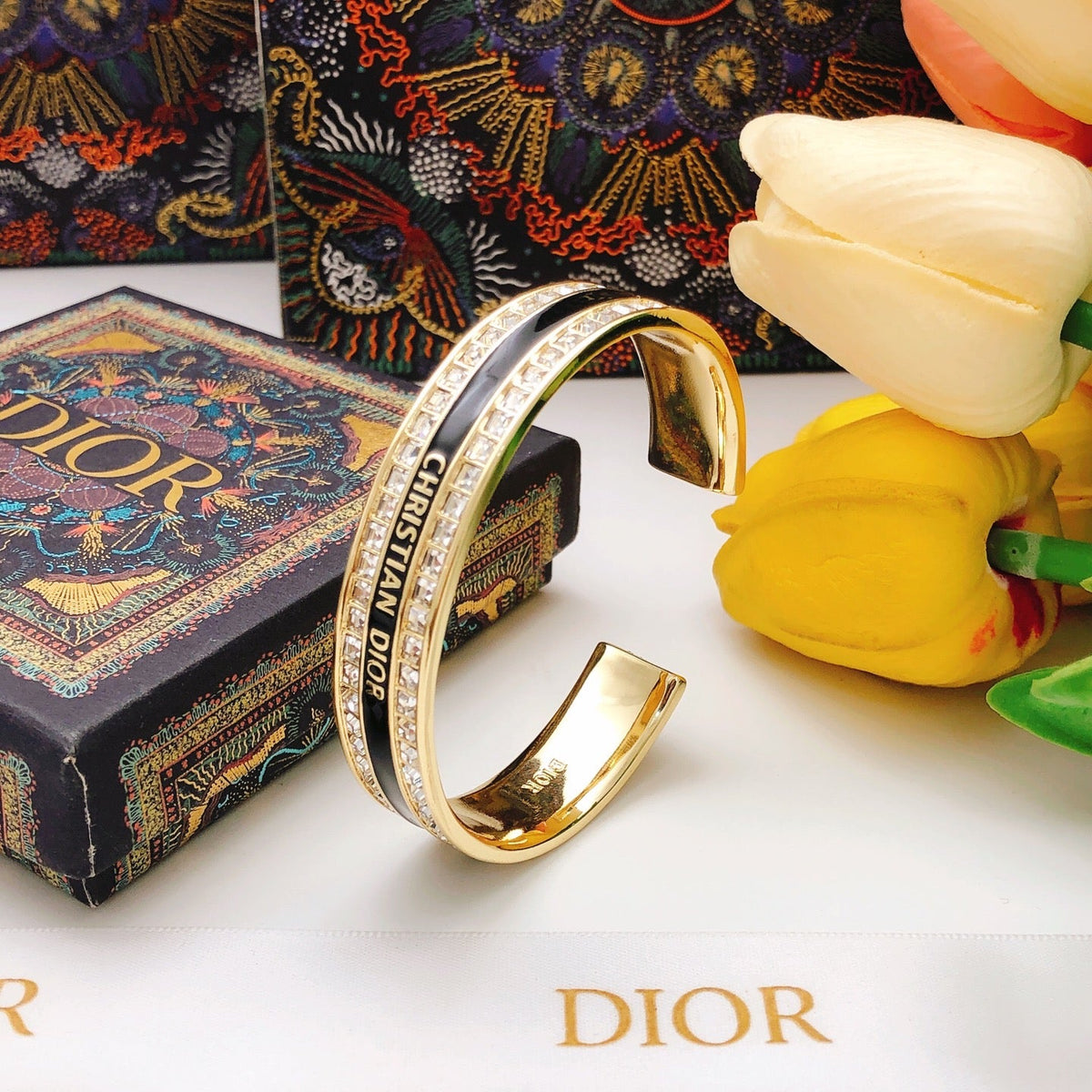Martin Graham bracelet in polished metal-tone – detail view