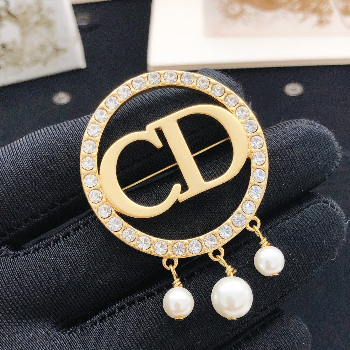 Martin Graham brooch in polished metal-tone – detail view