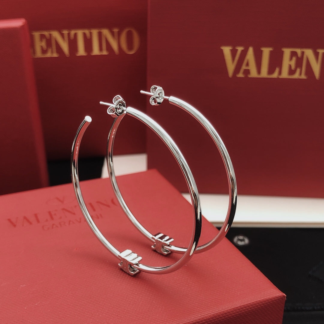 Martin Graham earrings in polished metal-tone – detail view