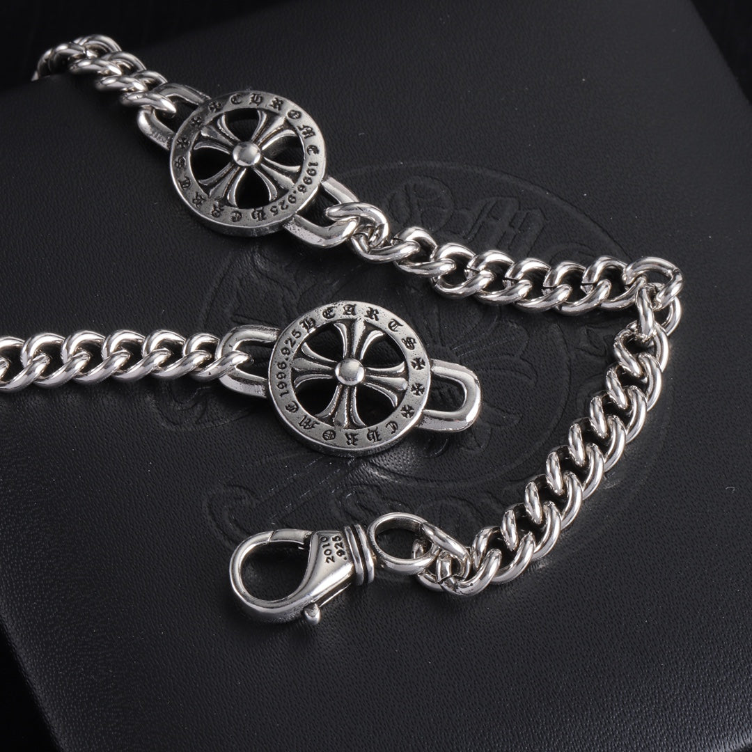 Martin Graham pendant necklace in polished metal-tone – detail view