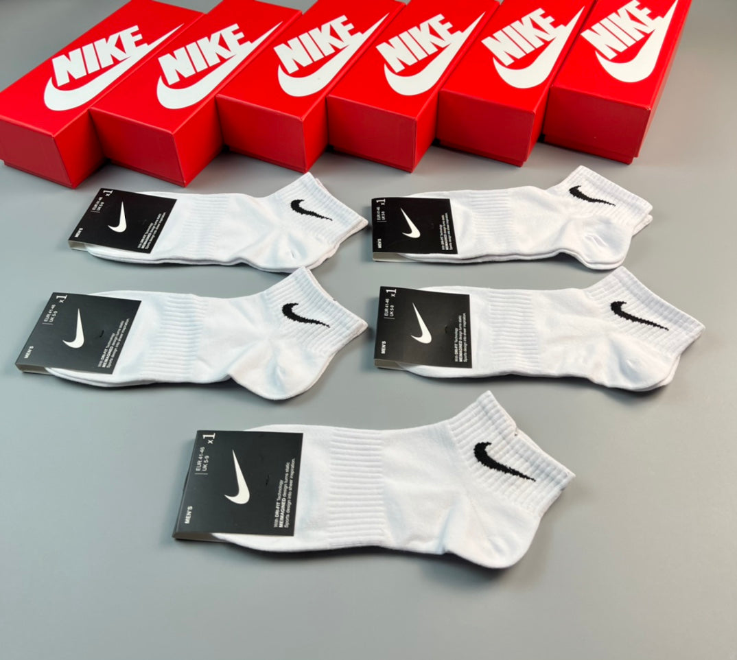 Nike Logo No-Show Apparel - Assorted Set