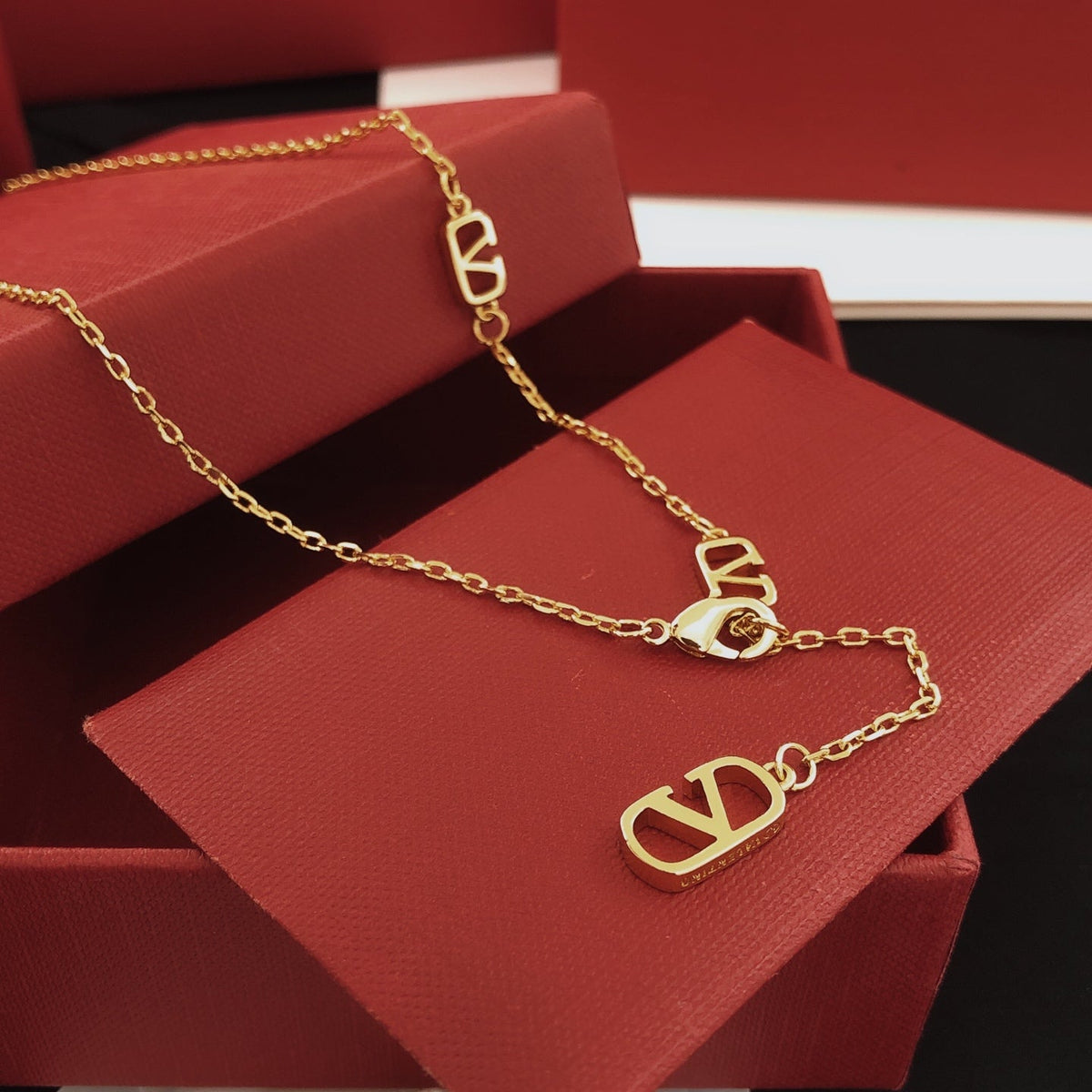 Martin Graham pendant necklace in polished metal-tone – detail view
