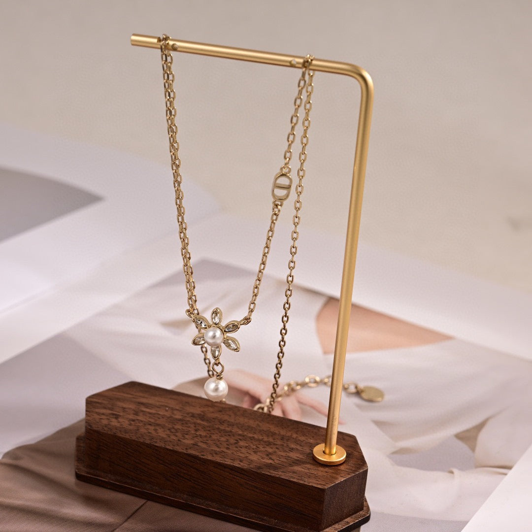 Martin Graham pendant necklace in polished metal-tone – detail view