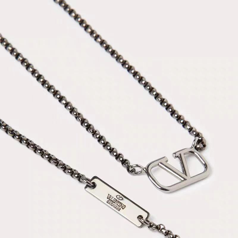 Martin Graham pendant necklace in polished metal-tone – detail view