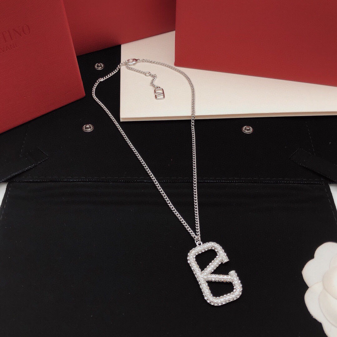 Martin Graham pendant necklace in polished metal-tone – side detail