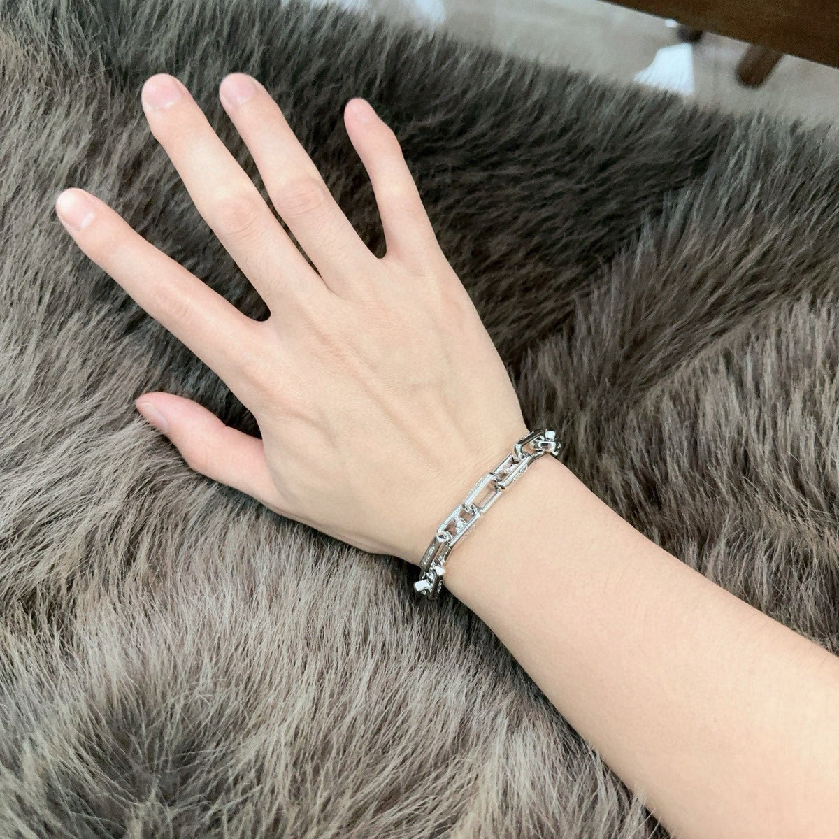 Martin Graham bracelet in polished metal-tone – side detail