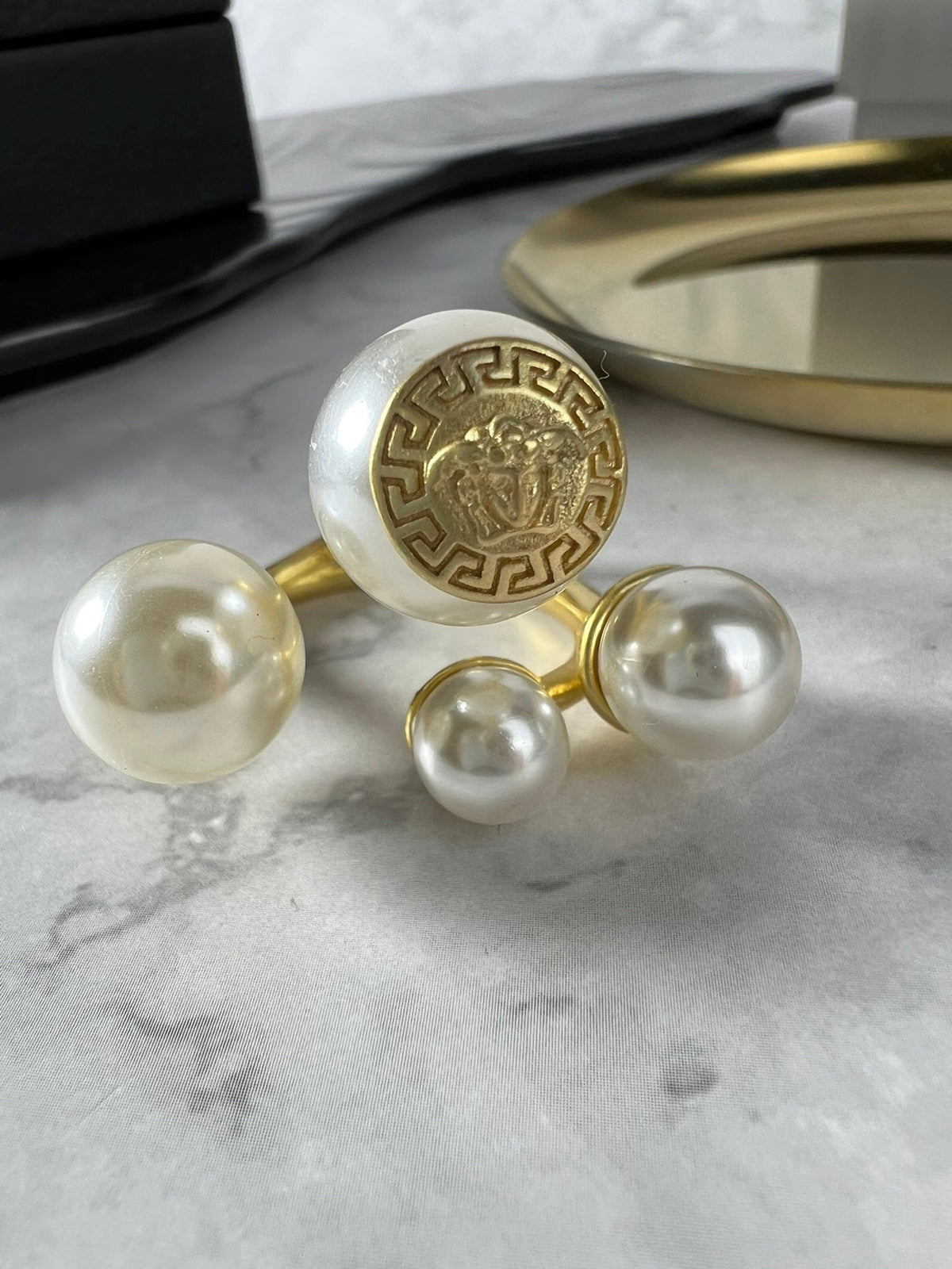 Martin Graham ring in polished metal-tone – side detail