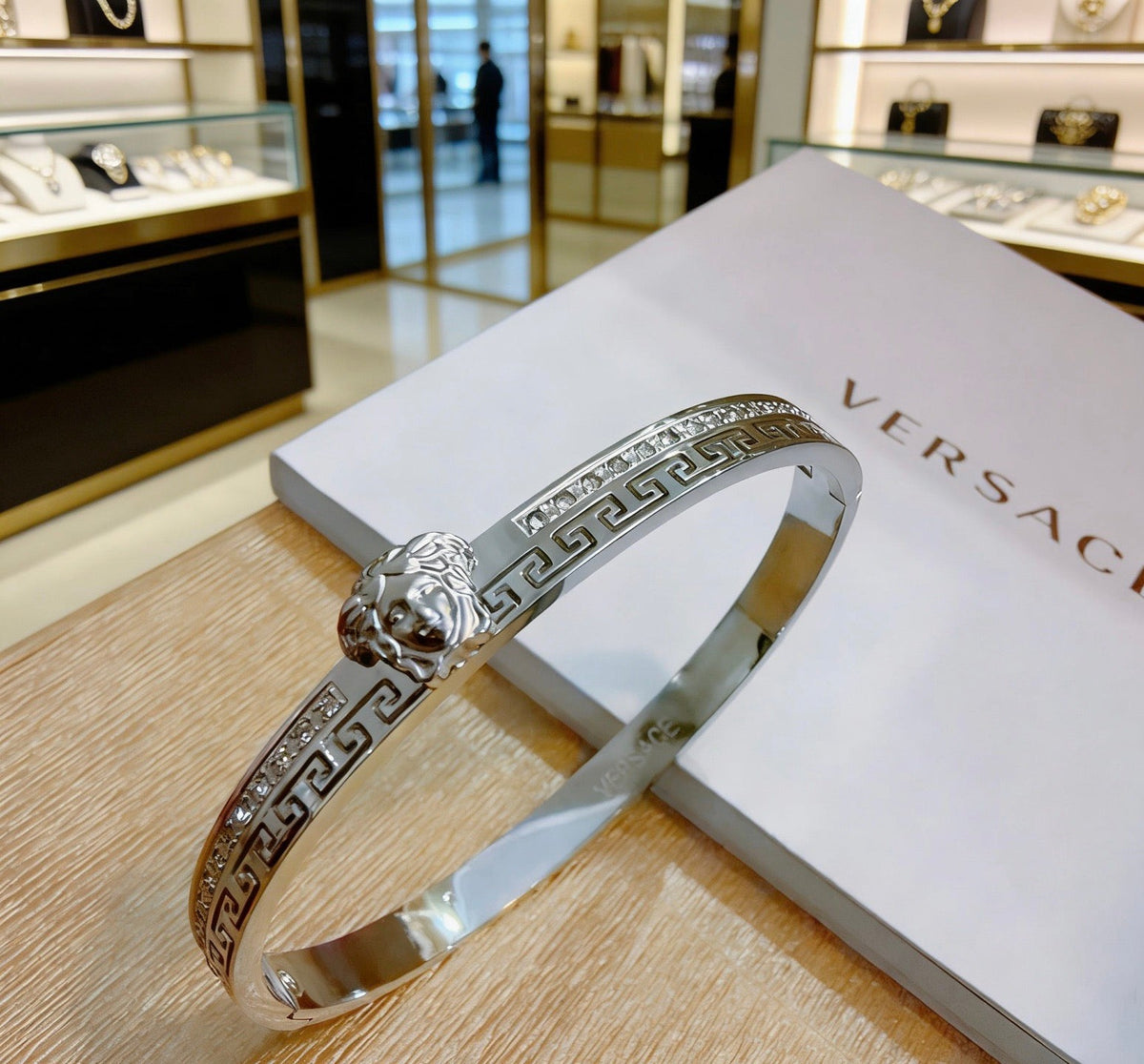 Martin Graham bracelet in polished metal-tone – side detail