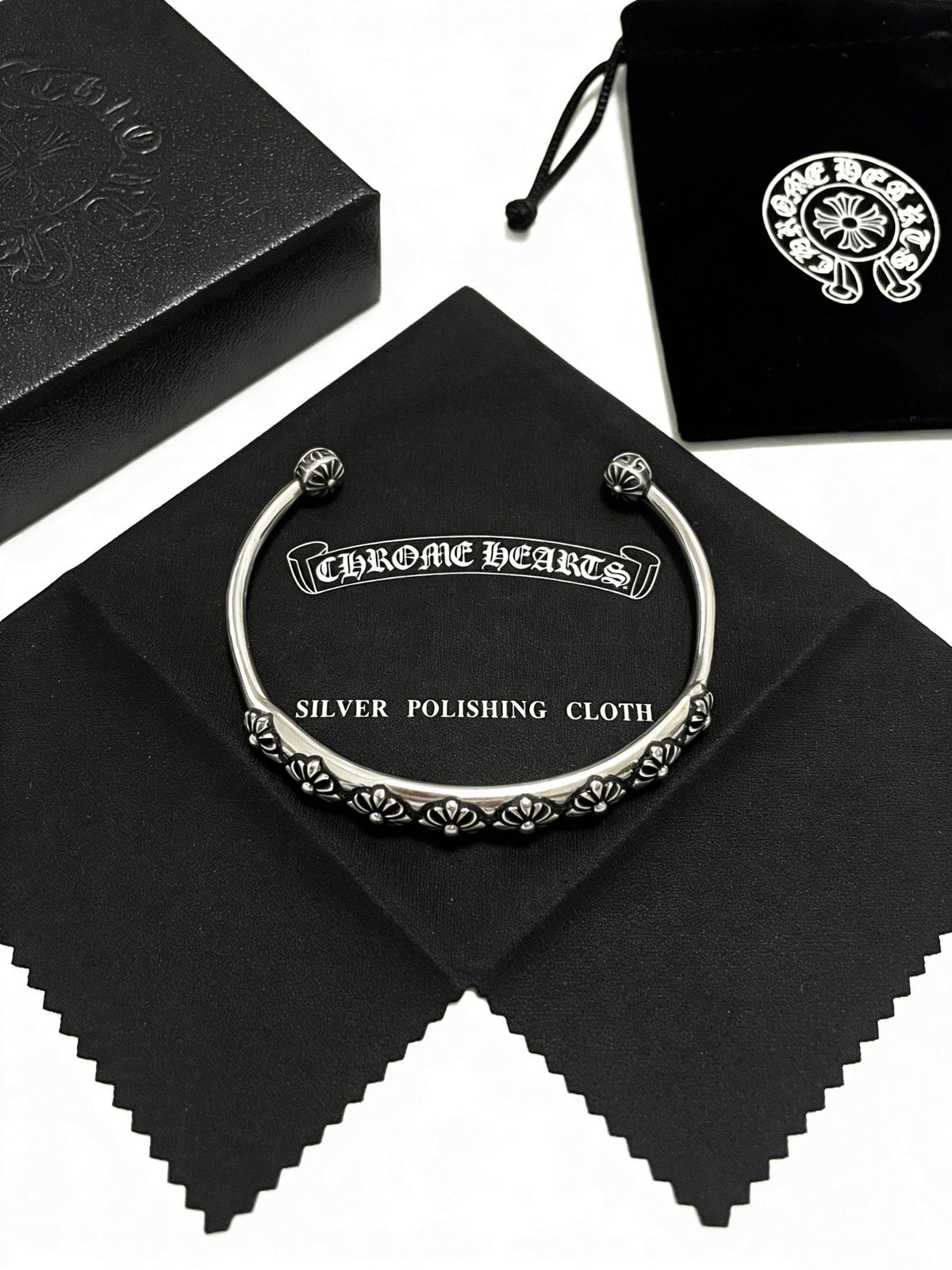 Martin Graham bracelet in polished metal-tone – side detail