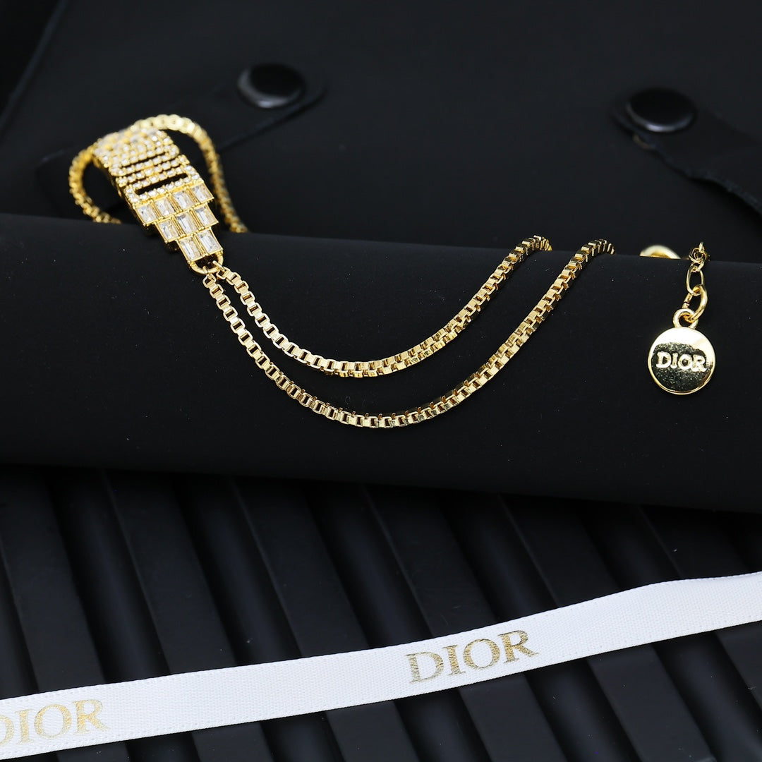 Martin Graham pendant necklace in polished metal-tone – side detail