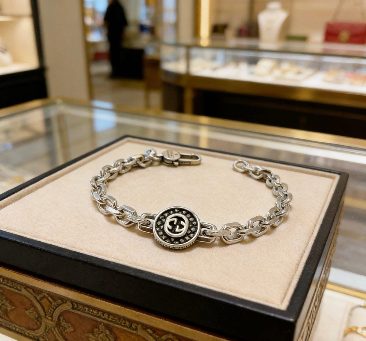Martin Graham bracelet in polished metal-tone – side detail