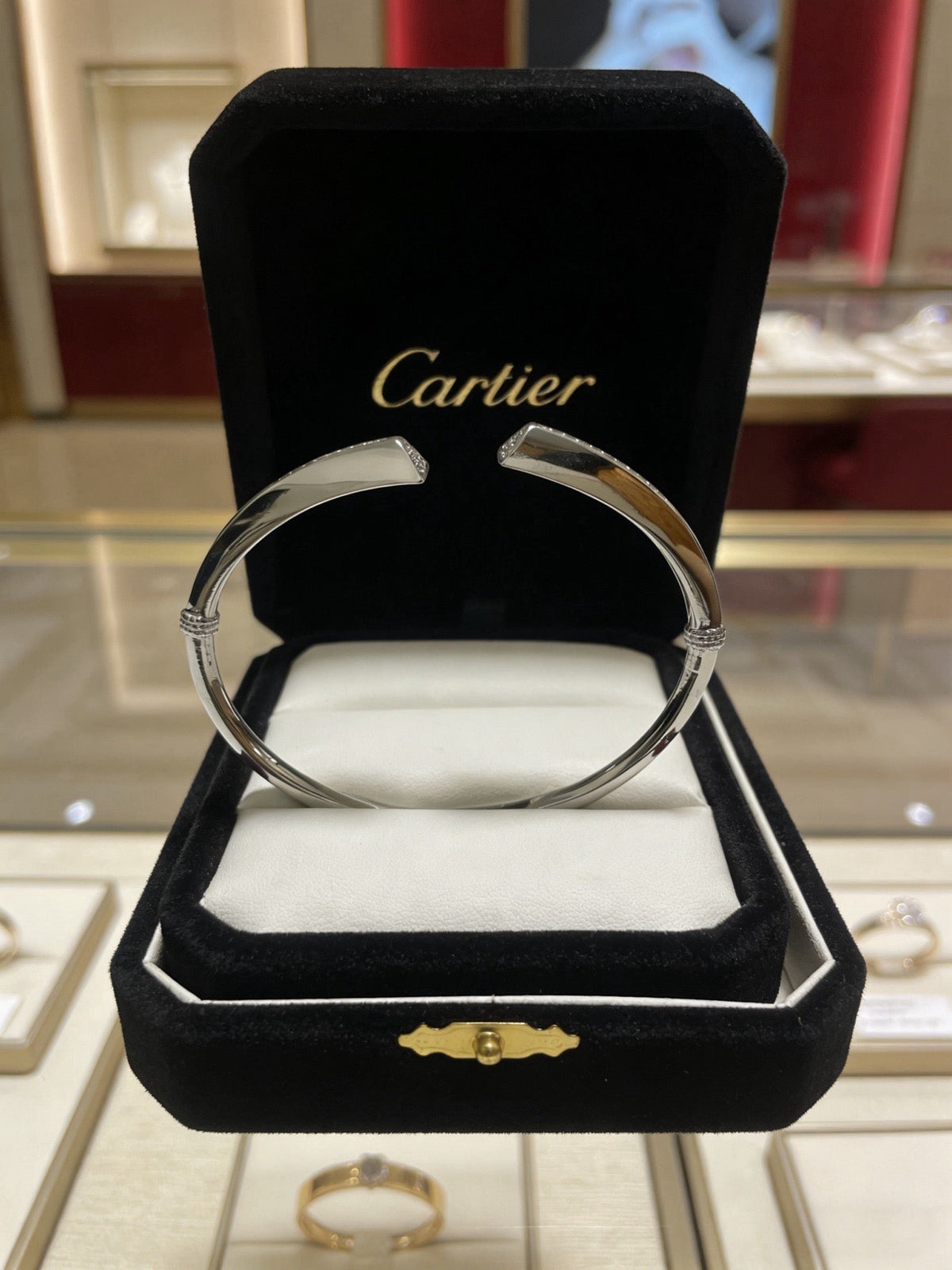 Martin Graham bracelet in polished metal-tone – side detail
