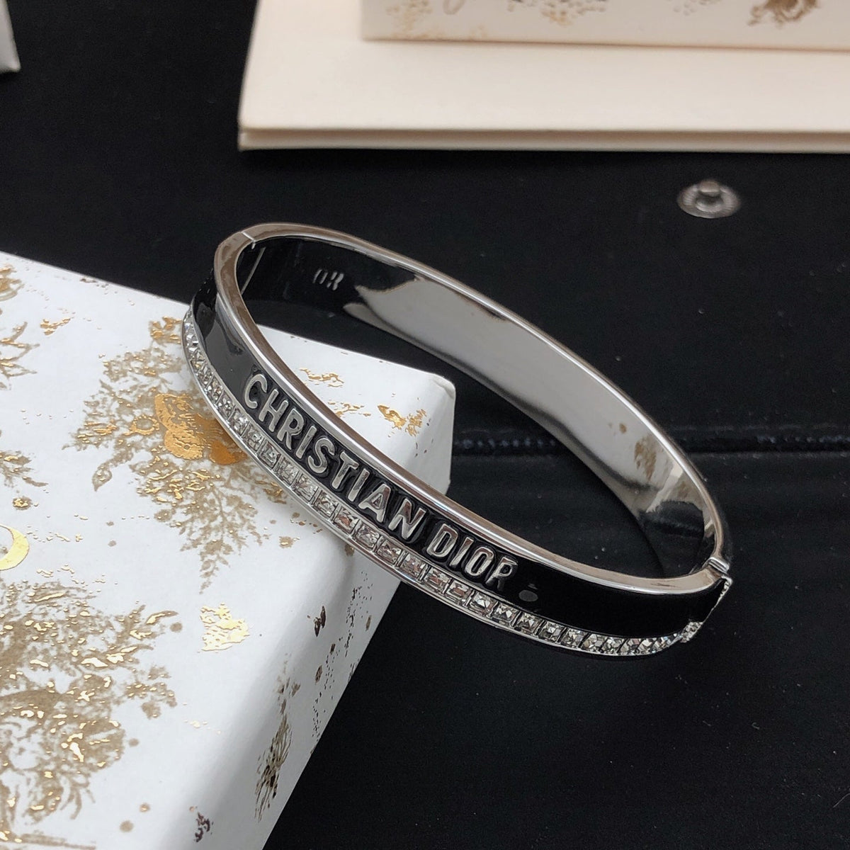 Martin Graham bracelet in polished metal-tone – side detail