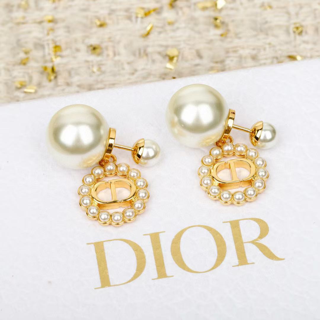 Martin Graham earrings in polished metal-tone – side detail
