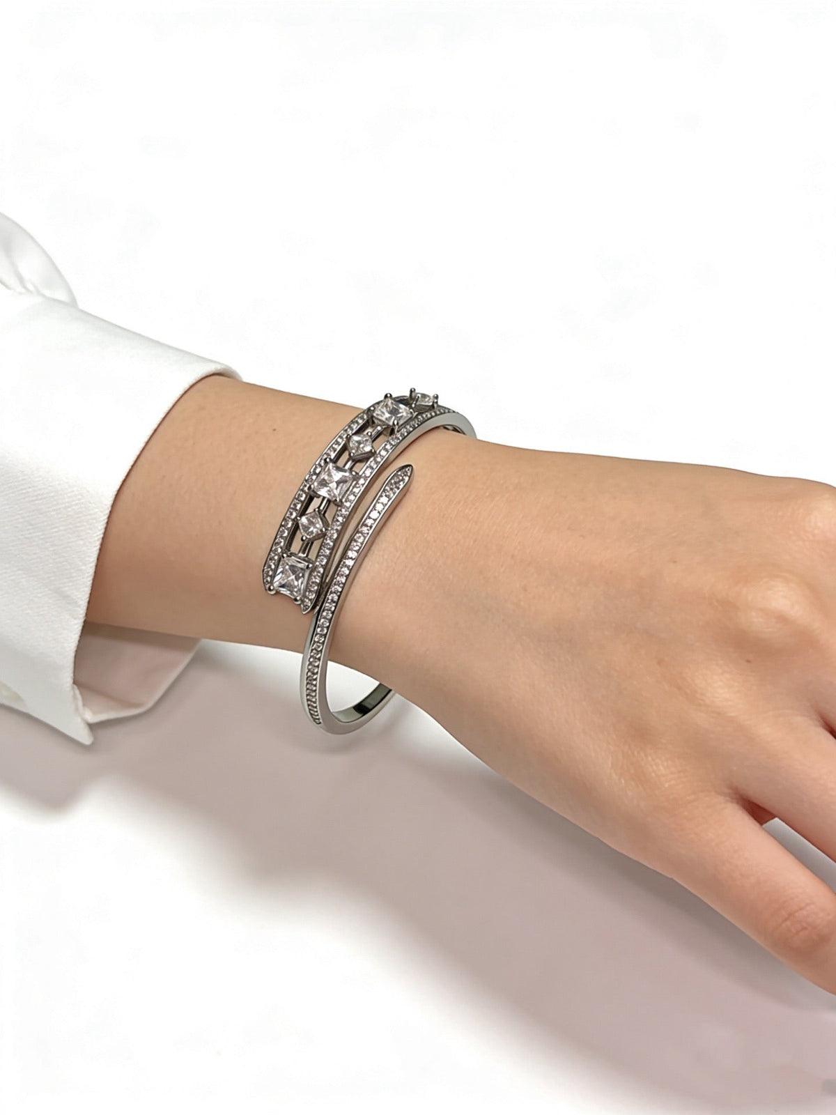 Martin Graham bracelet in polished metal-tone – side detail
