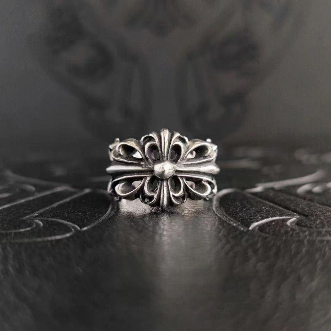 Martin Graham ring in polished metal-tone – side detail