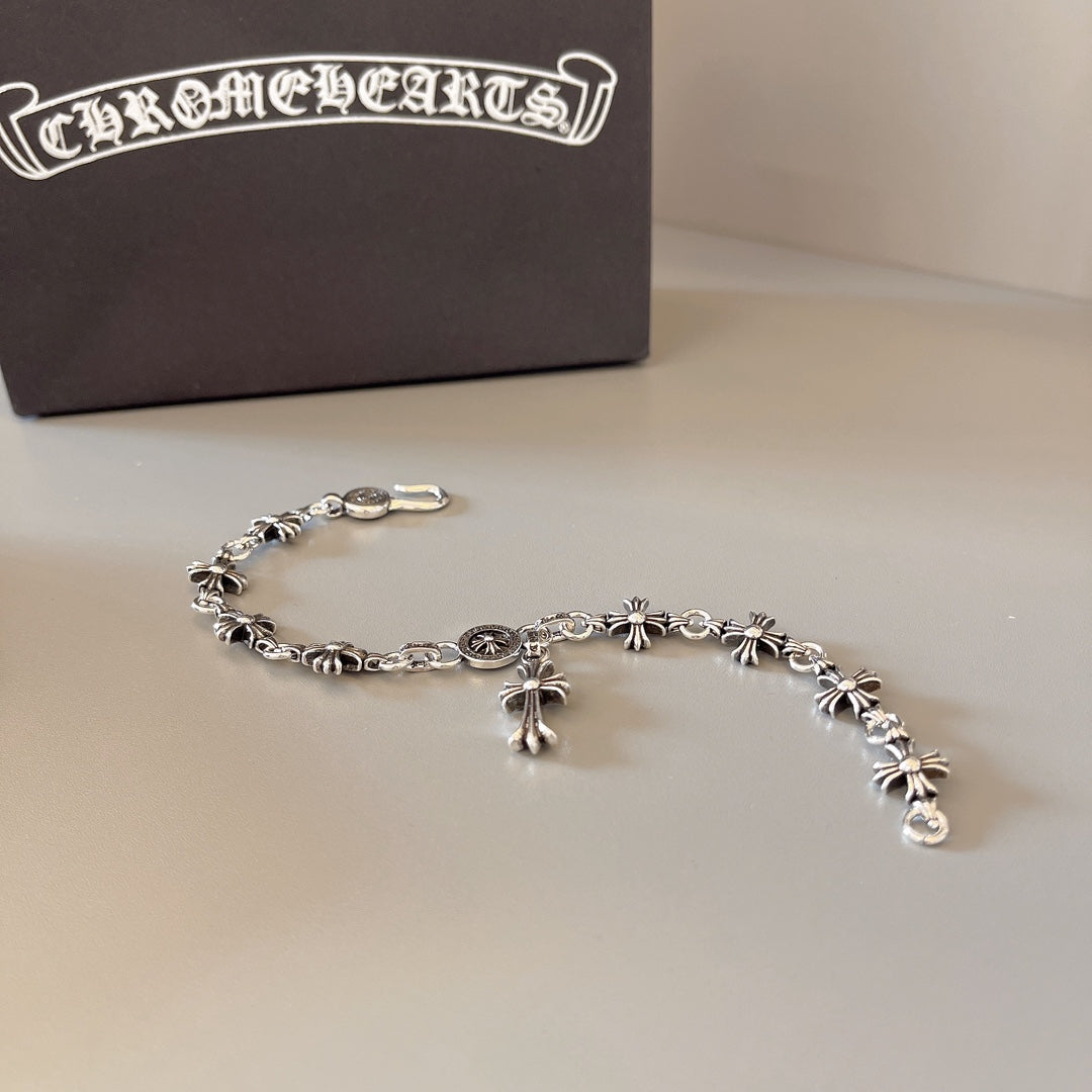 Martin Graham bracelet in polished metal-tone – side detail