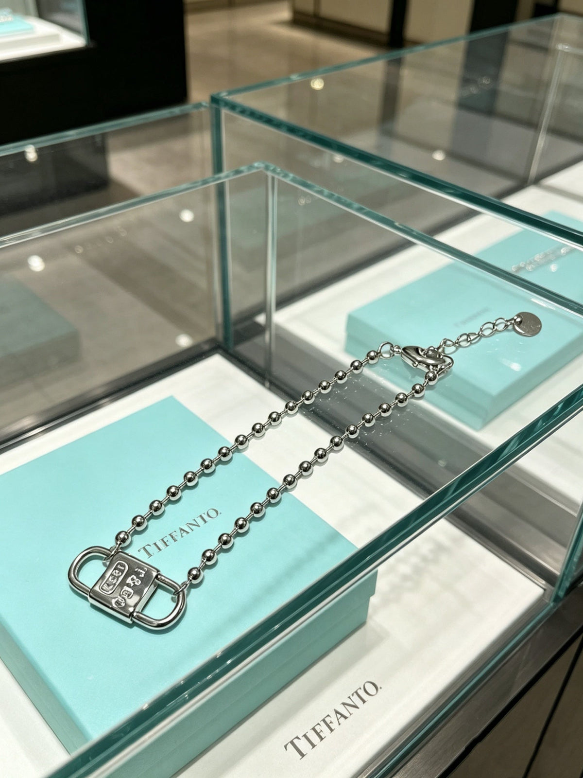 Martin Graham bracelet in polished metal-tone – side detail