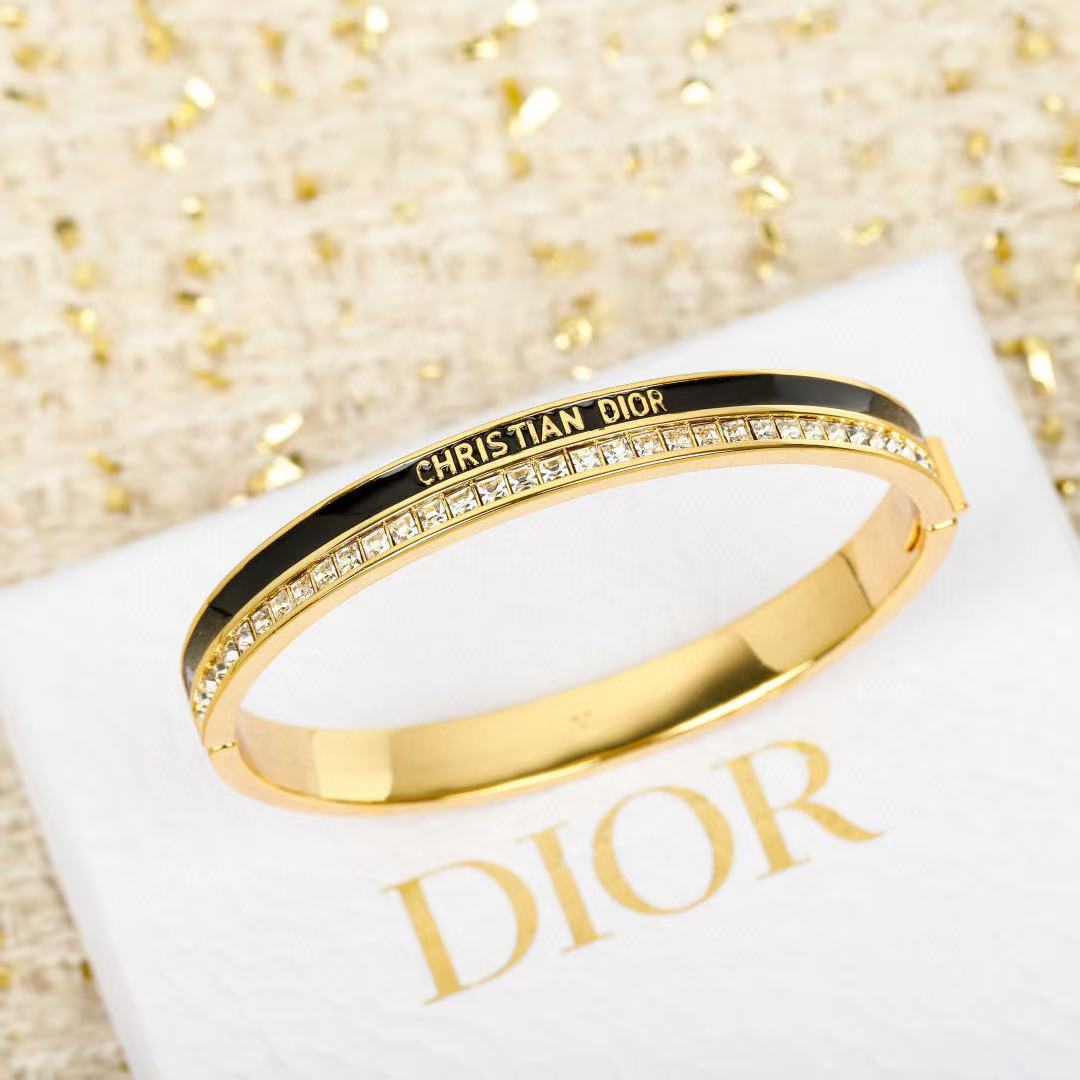 Martin Graham bracelet in polished metal-tone – side detail